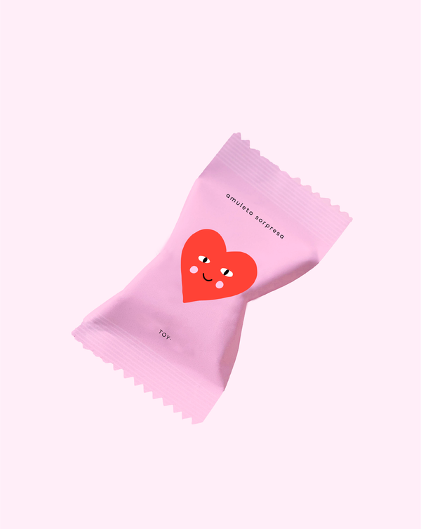 AMULETO SORPRESA CON MEDIO CORAZÓN