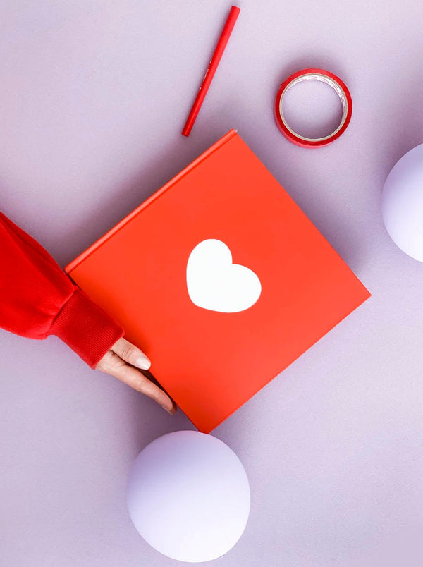 Álbum de fotos y mensajes para tu pareja! Son 30 páginas para completar y personalizar con los recuerdos de tu historia de amor. El resumen de un lindo viaje juntos para que nunca olvidemos que hacemos parte de la coincidencia interplanetaria más mágica del universo